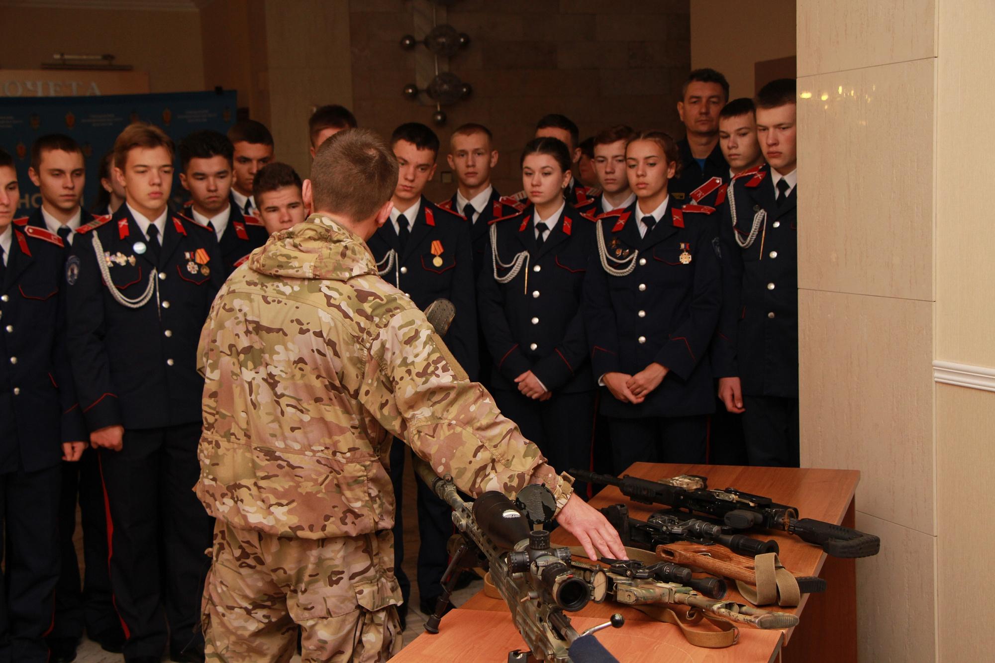 Воронежским школьникам рассказали о поступлении и обучении в вузах ФСБ России 